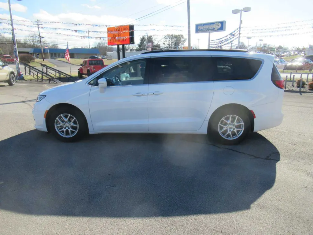 Used 2022 Chrysler Pacifica Touring L with VIN 2C4RC1BG4NR168588 for sale in Jefferson City, TN