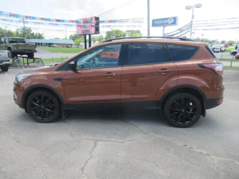 Photos of 2017 Ford Escape SE for sale in Jefferson City, TN at Farris Motor - Jefferson City