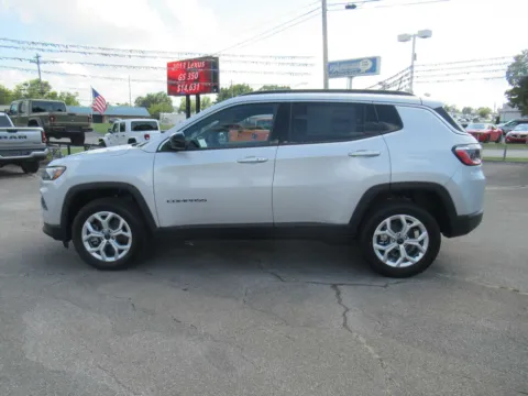 Photos of 2025 Jeep Compass Latitude for sale in Jefferson City, TN at Farris Motor - Jefferson City