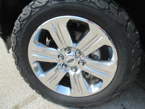 More photos of 2019 Ford F-150 LARIAT at Farris Motor - Jefferson City, TN