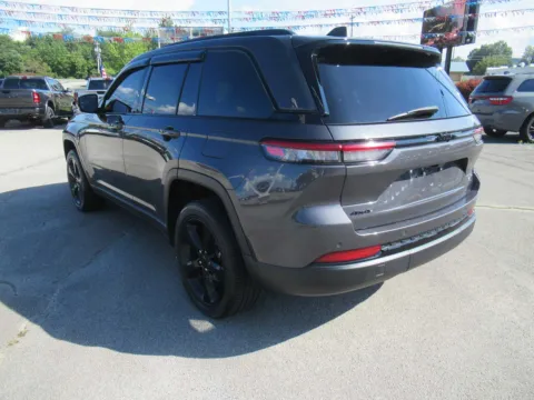 Another view of 2023 Jeep Grand Cherokee Altitude for sale in Jefferson City, TN at Farris Motor - Jefferson City