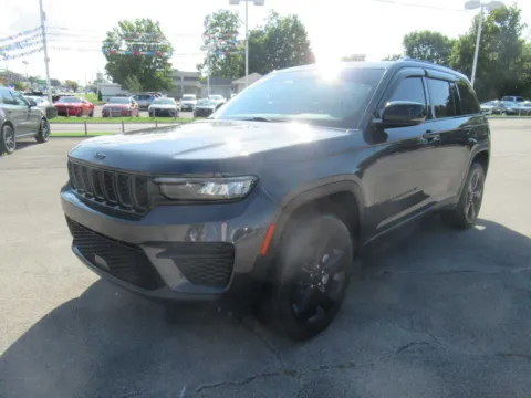 Gray 2023 Jeep Grand Cherokee Altitude for sale in Jefferson City, TN