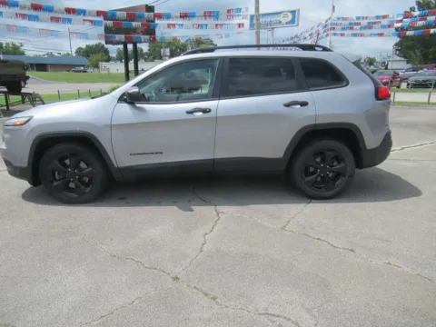 Photos of 2017 Jeep Cherokee Altitude for sale in Jefferson City, TN at Farris Motor - Jefferson City