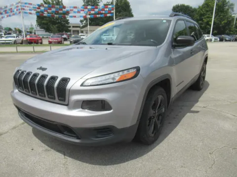 Silver 2017 Jeep Cherokee Altitude for sale in Jefferson City, TN