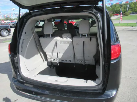 More photos of 2018 Chrysler Pacifica Touring L at Farris Motor - Jefferson City, TN