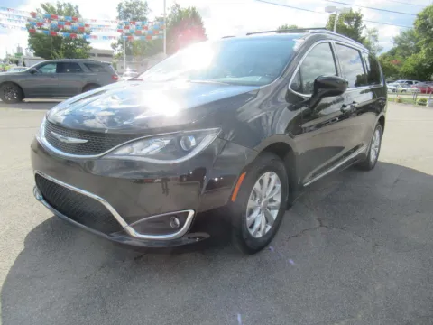 Black 2018 Chrysler Pacifica Touring L for sale in Jefferson City, TN
