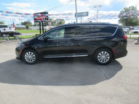 Photos of 2018 Chrysler Pacifica Touring L for sale in Jefferson City, TN at Farris Motor - Jefferson City