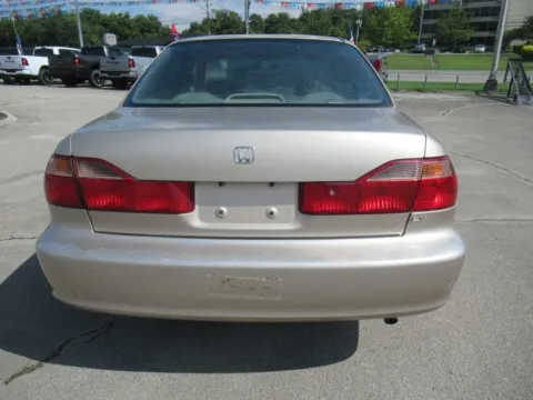 More photos of 2000 Honda Accord LX at Farris Motor - Jefferson City, TN
