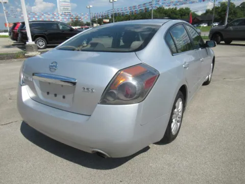 More photos of 2010 Nissan Altima 2.5 S at Farris Motor - Jefferson City, TN
