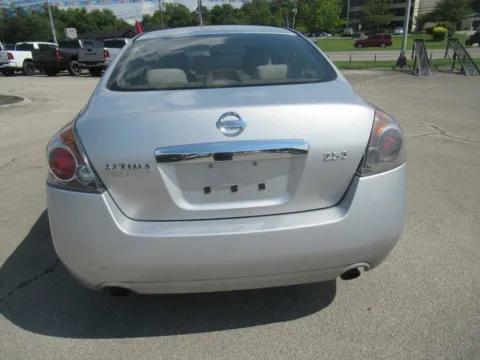 More photos of 2010 Nissan Altima 2.5 S at Farris Motor - Jefferson City, TN