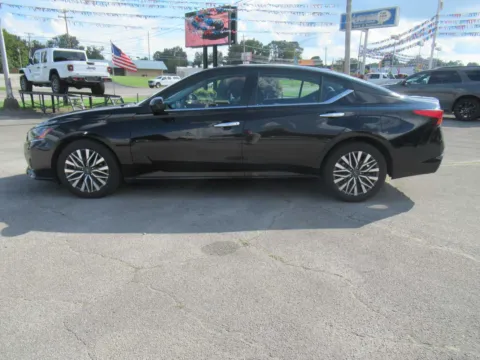 Photos of 2023 Nissan Altima 2.5 SV for sale in Jefferson City, TN at Farris Motor - Jefferson City
