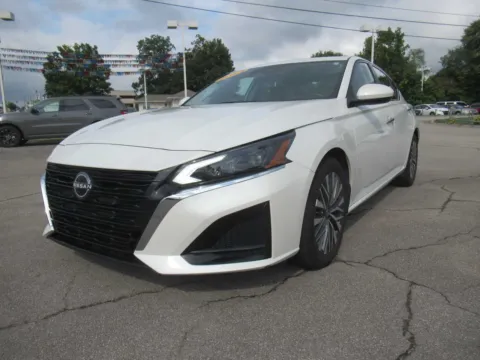 White 2023 Nissan Altima 2.5 SV for sale in Jefferson City, TN