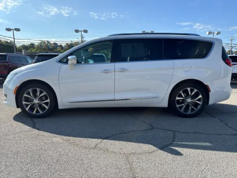 Photos of 2017 Chrysler Pacifica Limited for sale in Jefferson City, TN at Farris Motor - Jefferson City