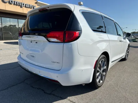 More photos of 2017 Chrysler Pacifica Limited at Farris Motor - Jefferson City, TN