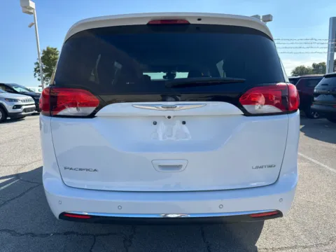 More photos of 2017 Chrysler Pacifica Limited at Farris Motor - Jefferson City, TN
