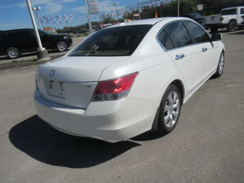 More photos of 2010 Honda Accord EX-L at Farris Motor - Jefferson City, TN