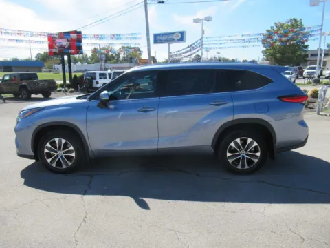 Photos of 2021 Toyota Highlander XLE for sale in Jefferson City, TN at Farris Motor - Jefferson City