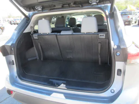 More photos of 2021 Toyota Highlander XLE at Farris Motor - Jefferson City, TN