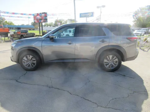 Photos of 2022 Nissan Pathfinder S for sale in Jefferson City, TN at Farris Motor - Jefferson City
