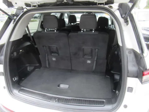 More photos of 2023 Jeep Grand Cherokee L Laredo at Farris Motor - Jefferson City, TN