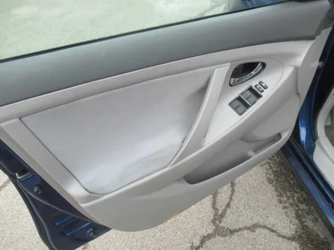 More photos of 2007 Toyota Camry LE at Farris Motor - Jefferson City, TN