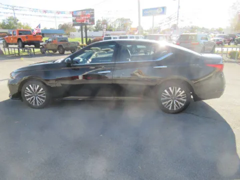 Photos of 2023 Nissan Altima 2.5 SV for sale in Jefferson City, TN at Farris Motor - Jefferson City