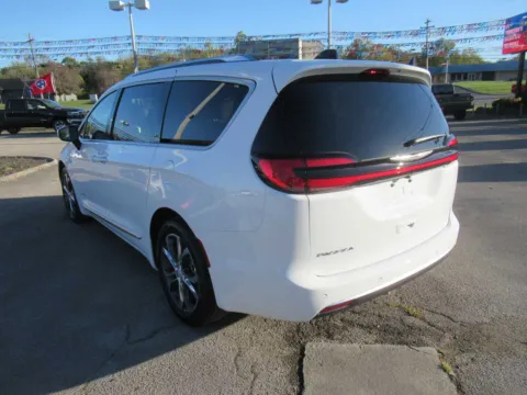 Another view of 2026 Chrysler Pacifica Pinnacle for sale in Jefferson City, TN at Farris Motor - Jefferson City