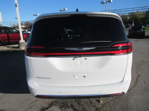 More photos of 2026 Chrysler Pacifica Pinnacle at Farris Motor - Jefferson City, TN