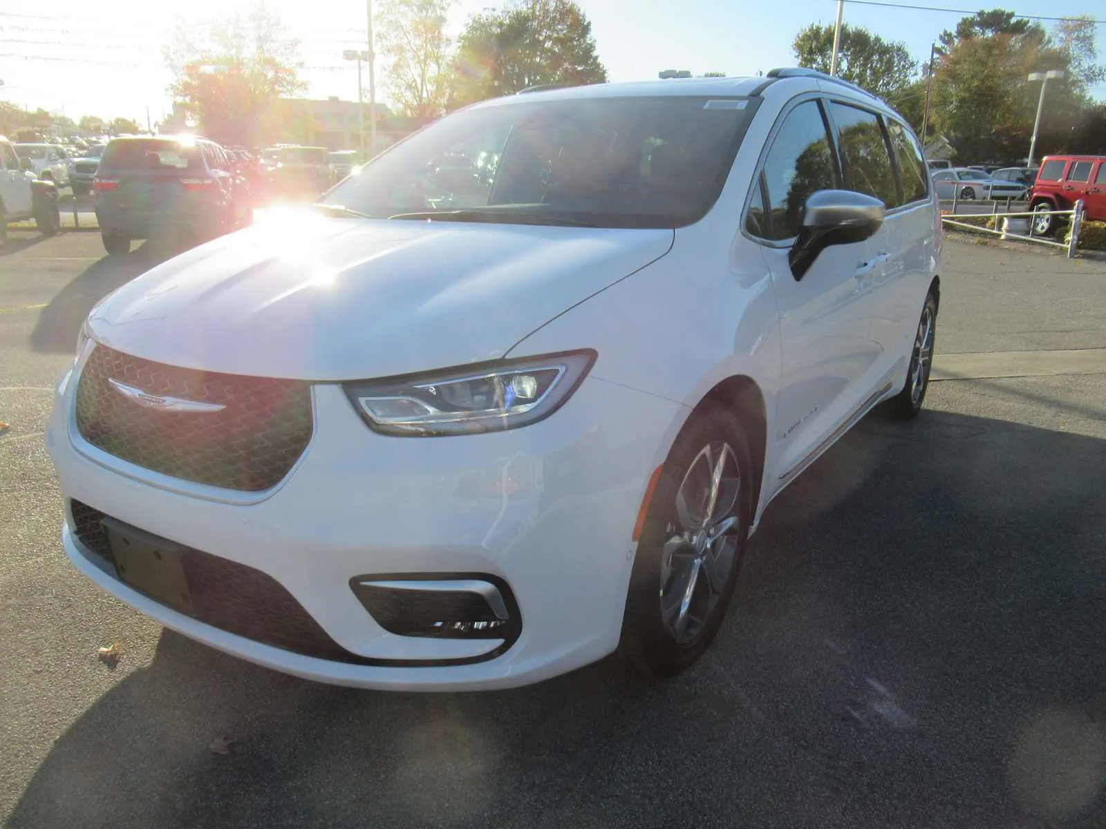 White 2026 Chrysler Pacifica Pinnacle for sale in Jefferson City, TN