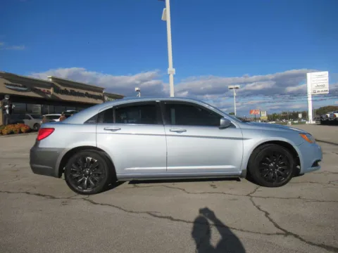 More photos of 2014 Chrysler 200 LX at Farris Motor - Jefferson City, TN