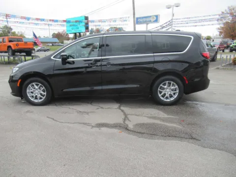 Photos of 2026 Chrysler Pacifica Select for sale in Jefferson City, TN at Farris Motor - Jefferson City