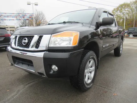 Black 2010 Nissan Titan SE for sale in Jefferson City, TN