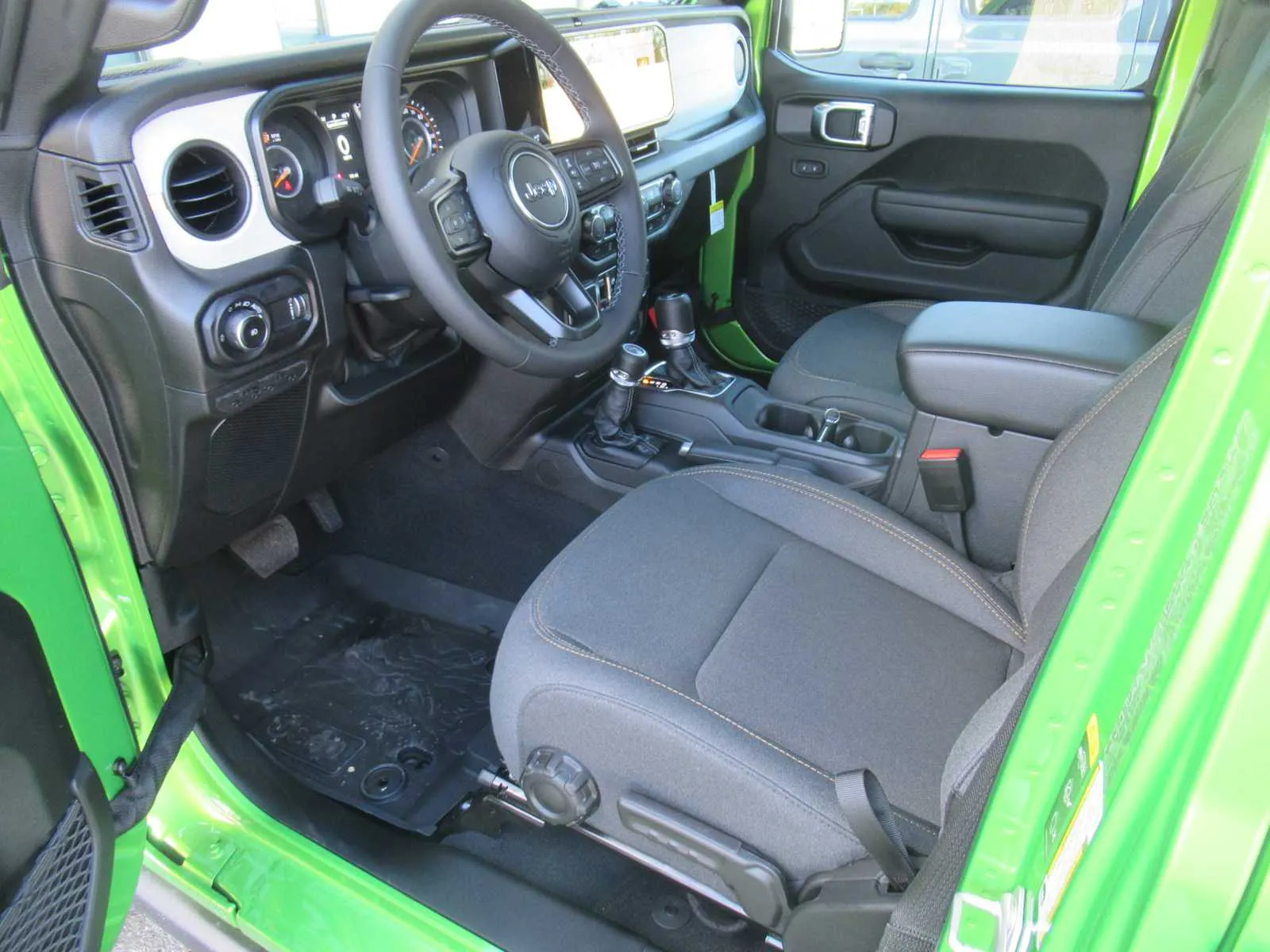 2026 Jeep Wrangler 4-Door Willys - Photo 18