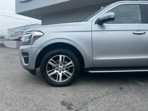 Photos of 2023 Ford Expedition Limited for sale in Morristown, TN at Farris Jeep - Morristown