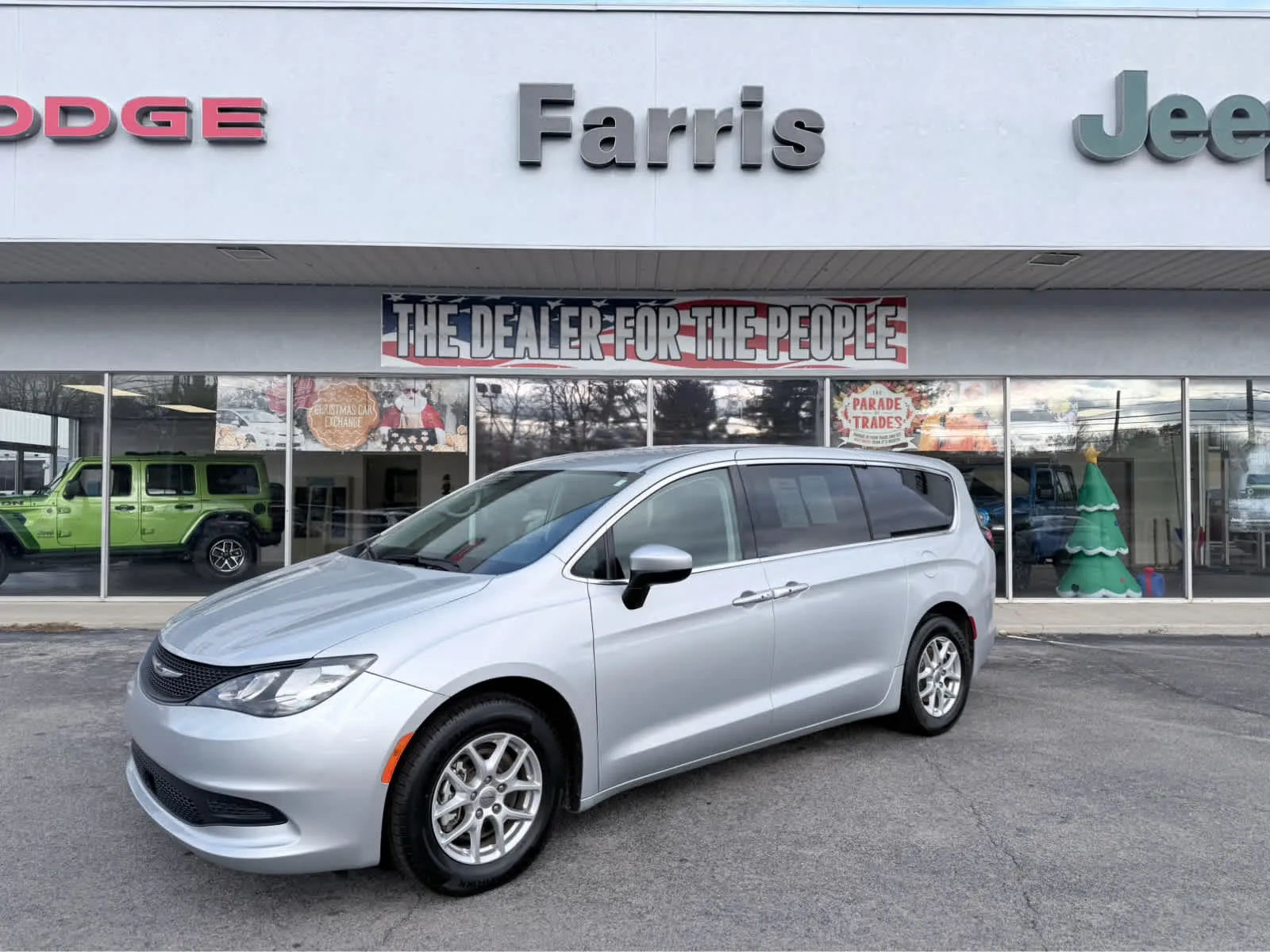 2022 Chrysler Voyager LX's photo