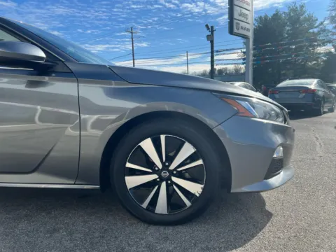 More photos of 2022 Nissan Altima 2.5 SV at Farris Jeep - Morristown, TN