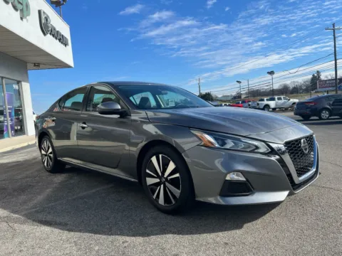 More photos of 2022 Nissan Altima 2.5 SV at Farris Jeep - Morristown, TN