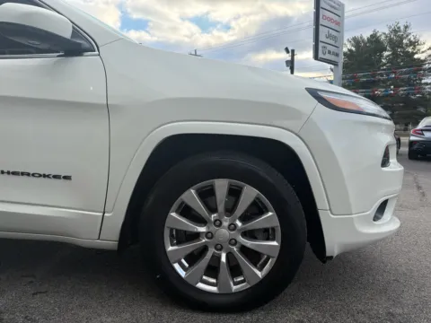 More photos of 2018 Jeep Cherokee Overland at Farris Jeep - Morristown, TN