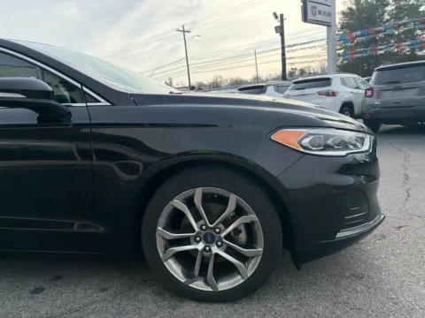 More photos of 2019 Ford Fusion SEL at Farris Jeep - Morristown, TN