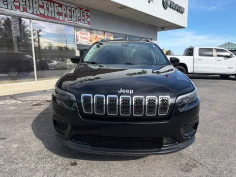 More photos of 2020 Jeep Cherokee Latitude at Farris Jeep - Morristown, TN