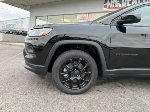 Photos of 2026 Jeep Compass Latitude Altitude for sale in Morristown, TN at Farris Jeep - Morristown