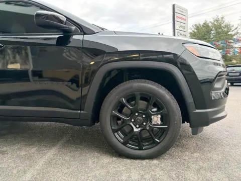 More photos of 2026 Jeep Compass Latitude Altitude at Farris Jeep - Morristown, TN