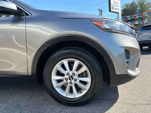 More photos of 2019 Kia Sorento LX at Farris Jeep - Morristown, TN