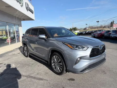 More photos of 2022 Toyota Highlander Hybrid Platinum at Farris Jeep - Morristown, TN