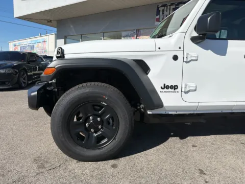 Photos of 2026 Jeep Gladiator Sport for sale in Morristown, TN at Farris Jeep - Morristown