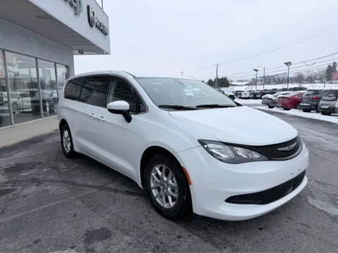 More photos of 2022 Chrysler Voyager LX at Farris Jeep - Morristown, TN