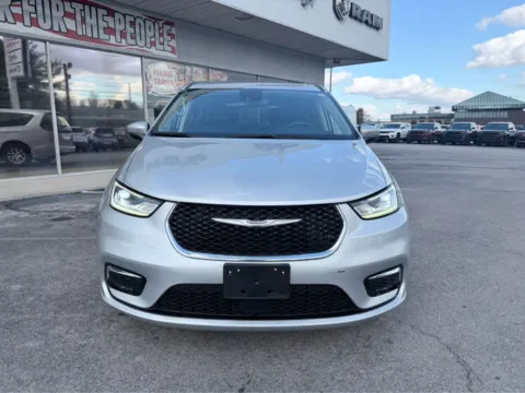 More photos of 2023 Chrysler Pacifica Touring L at Farris Jeep - Morristown, TN