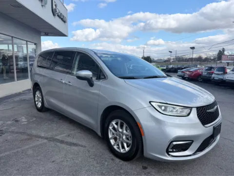 More photos of 2023 Chrysler Pacifica Touring L at Farris Jeep - Morristown, TN