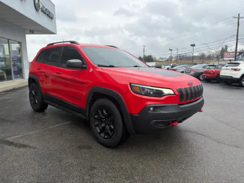More photos of 2019 Jeep Cherokee Trailhawk Elite at Farris Jeep - Morristown, TN