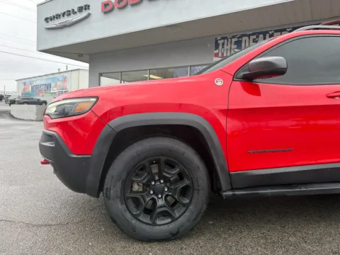Another view of 2019 Jeep Cherokee Trailhawk Elite for sale in Morristown, TN at Farris Jeep - Morristown